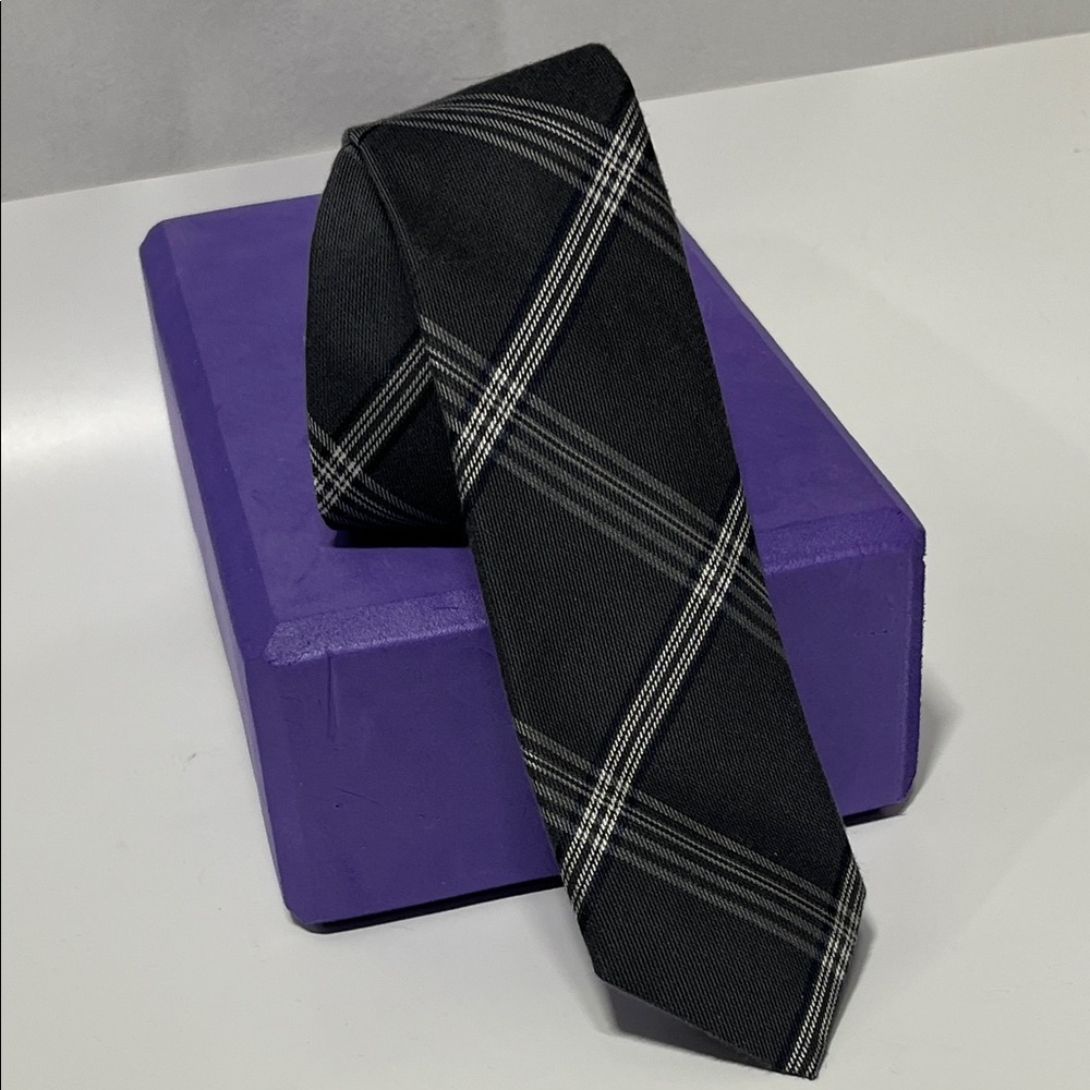 HUGO BOSS Classic Charcoal Plaid Silk Blend 2.5” Width Tie